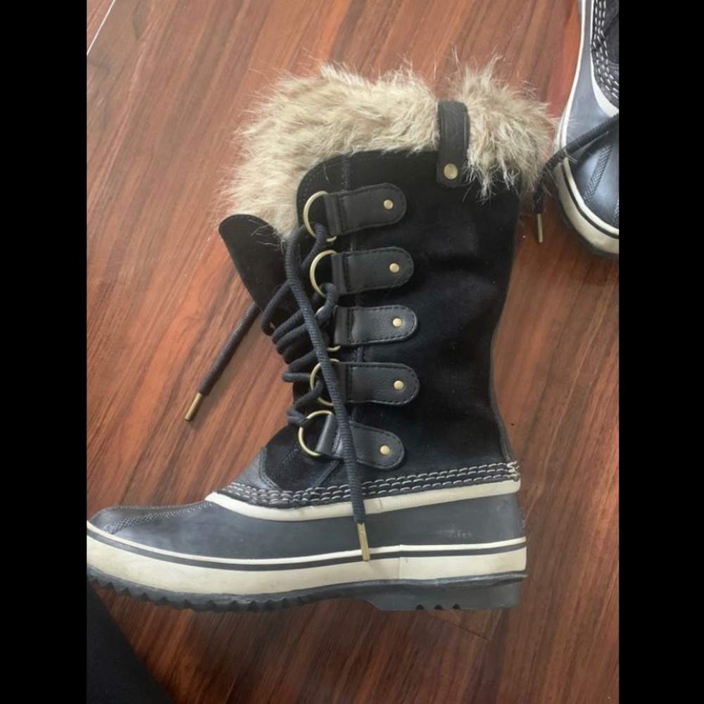 Sorel Black Winter Boots with Fur Trim